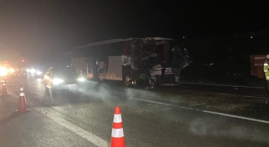 Ankara'da feci kaza: Yolcu otobüsü TIR'a çarptı! 1 ölü, 15 yaralı