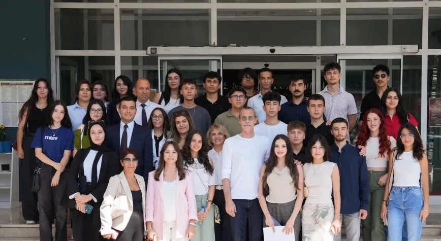 Başkan Erdal Beşikçioğlu: “Gençlerimizin Eğitim Yolculuğunda Yanlarında Olmaya Devam Edeceğiz”