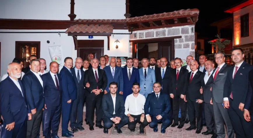 Hamamönü’nde Siirt Vakfı Buluşması: Devlet ve Siyasetin Önemli İsimleri Bir Arada