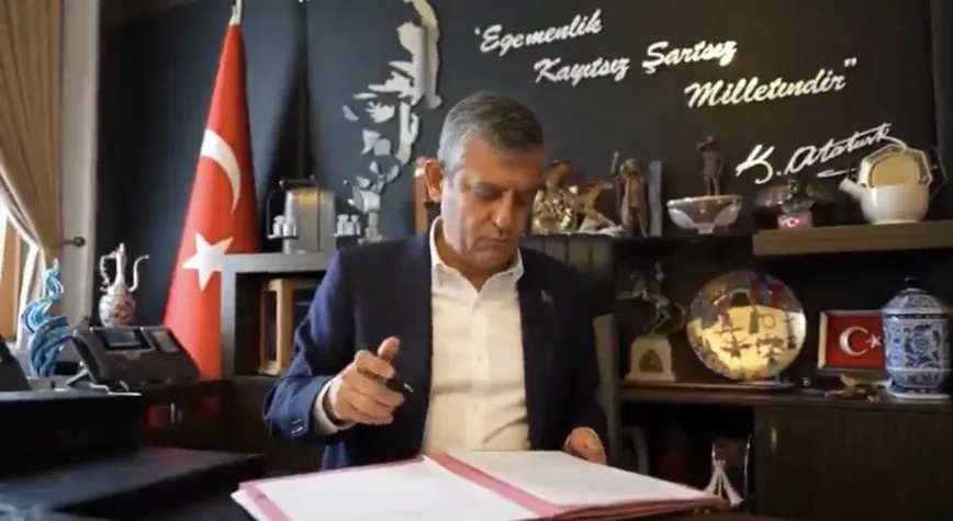 SON DAKİKA! Özgür Özel “Yeni Parti”nin Kuruluş Evraklarını İmzaladı