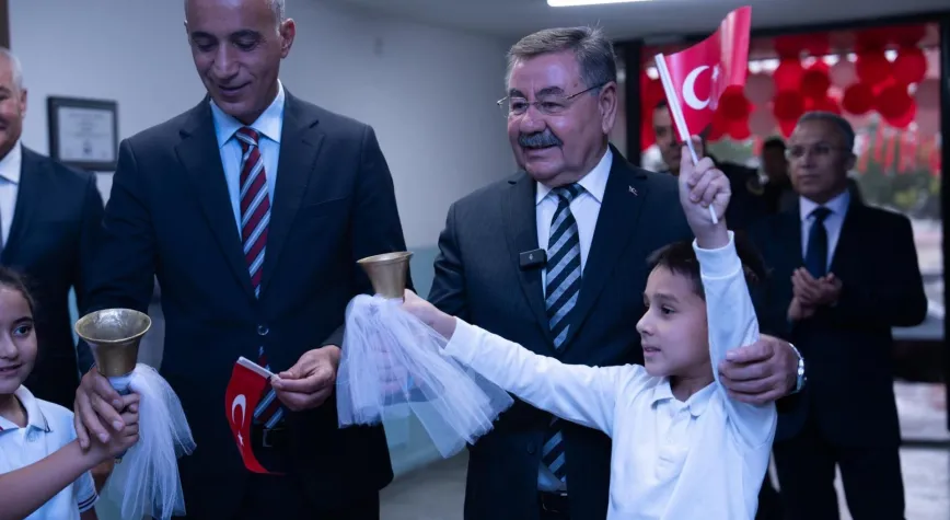Yakup Odabaşı, Gölbaşı’nda Öğrencilerin İlk Gün Heyecanına Ortak Oldu